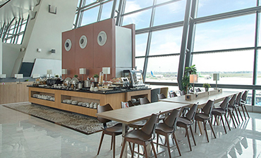 Featured image of post Blue Sky Premier Lounge Jakarta - The grantage hotel &amp; sky lounge.